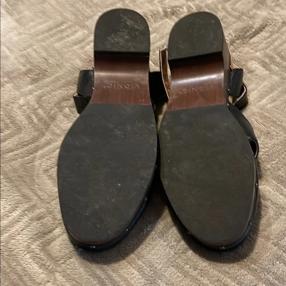 Vionic Black Heels with Textured Leather Design - Picture 4 of 5